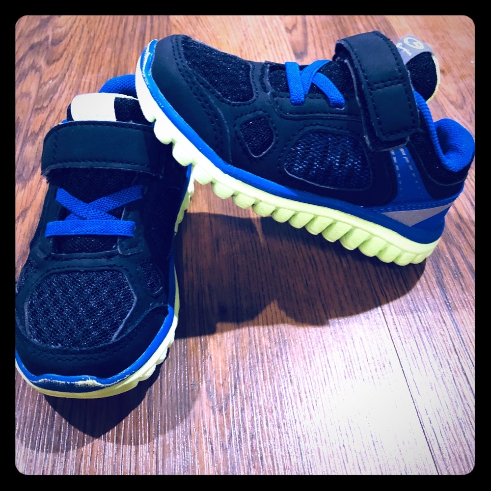 Boys Tennis Shoes, Size 7